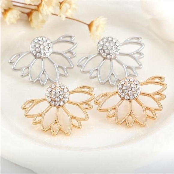 Hollow flower earrings sale! - Picture 2 of 4